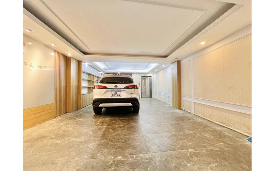Cho thuê nhanh tòa nhà ngõ oto tránh Nguyên Hồng, 70m2 x 7 tầng, Giá 68 triệu (CTL),  kinh doanh bất chấp (trừ hàng ăn)